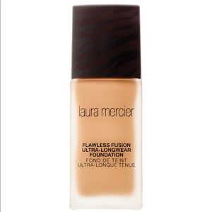 BNIB Laura Mercier Foundation - Ecru